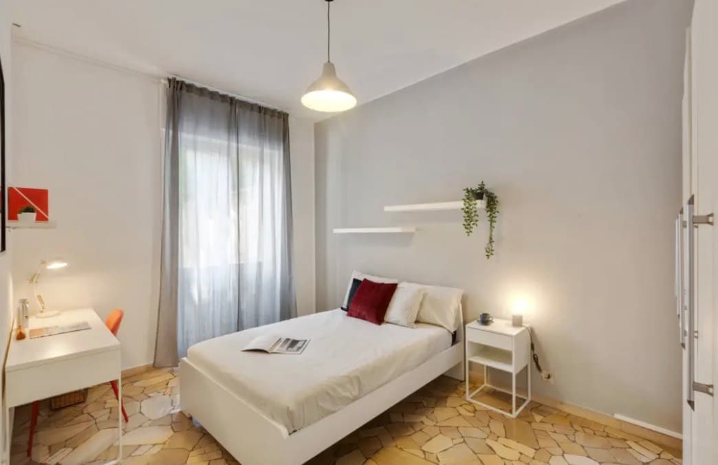 Room available M4 bolivar M1 De Angeli BUS90/91, 50, 85, TRAM2,14, foto 1