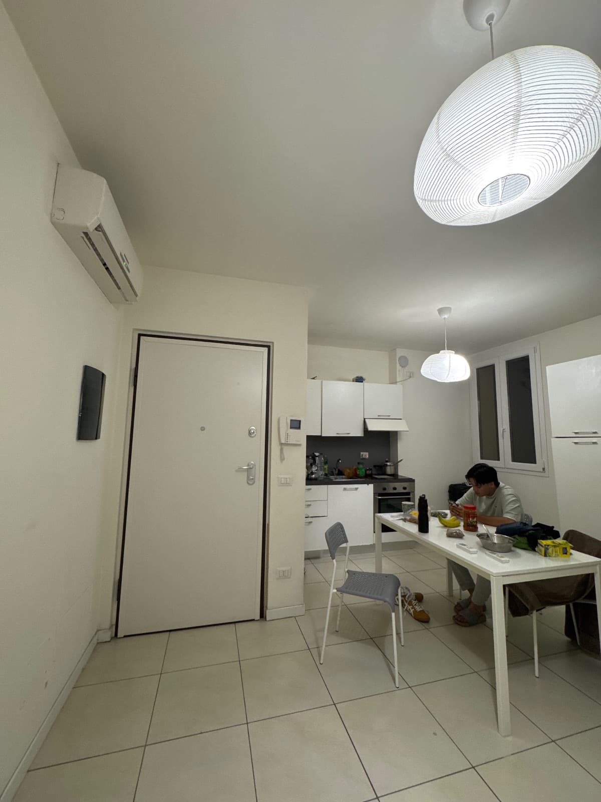 Bed available in 3 person apartment, foto 1